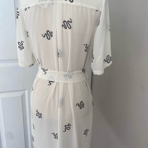 L’agence 100% Silk Snake Chain Print Dress and Shirt Size Small - Picture 10 of 10